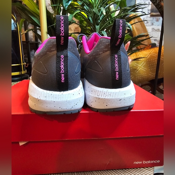 Hard Toe New Balance sneakers, Size 8.5, Gray and Pink - Picture 5 of 5